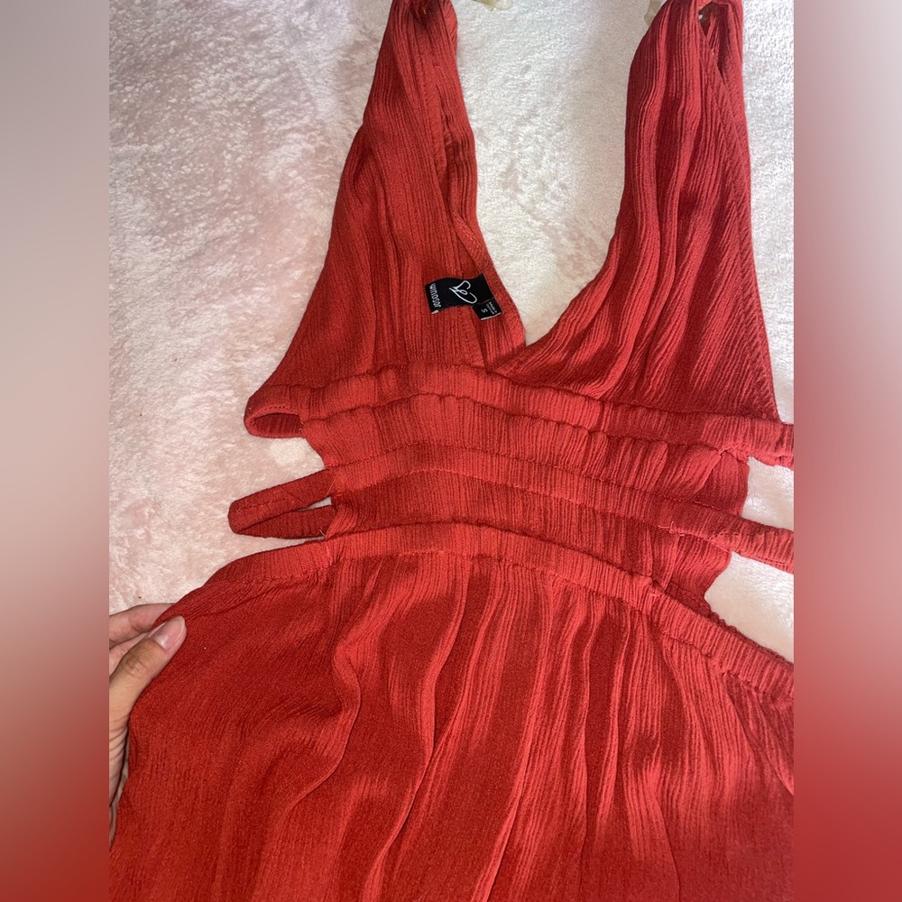 Windsor Rust V neck Cutout Dress - Picture 2 of 5